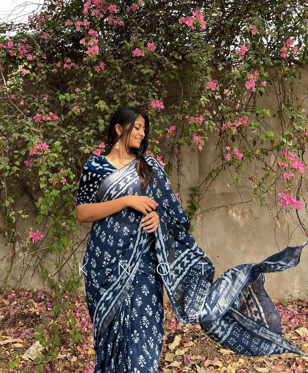 Captivating Navy Blue Color Pure Cotton Lilen With Digital Printed Designer Saree