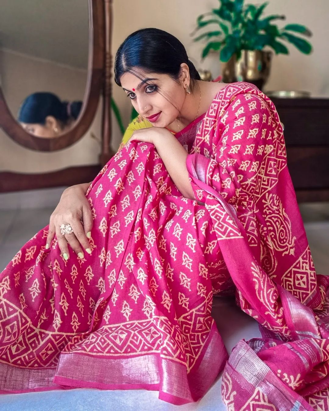 Charming Pink Color Pure Cotton Lilen With Digital Printed Designer Saree