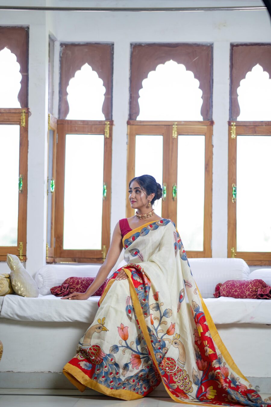 Imposing White Color Color Pure Cotton Lilen With Digital Printed Designer Saree