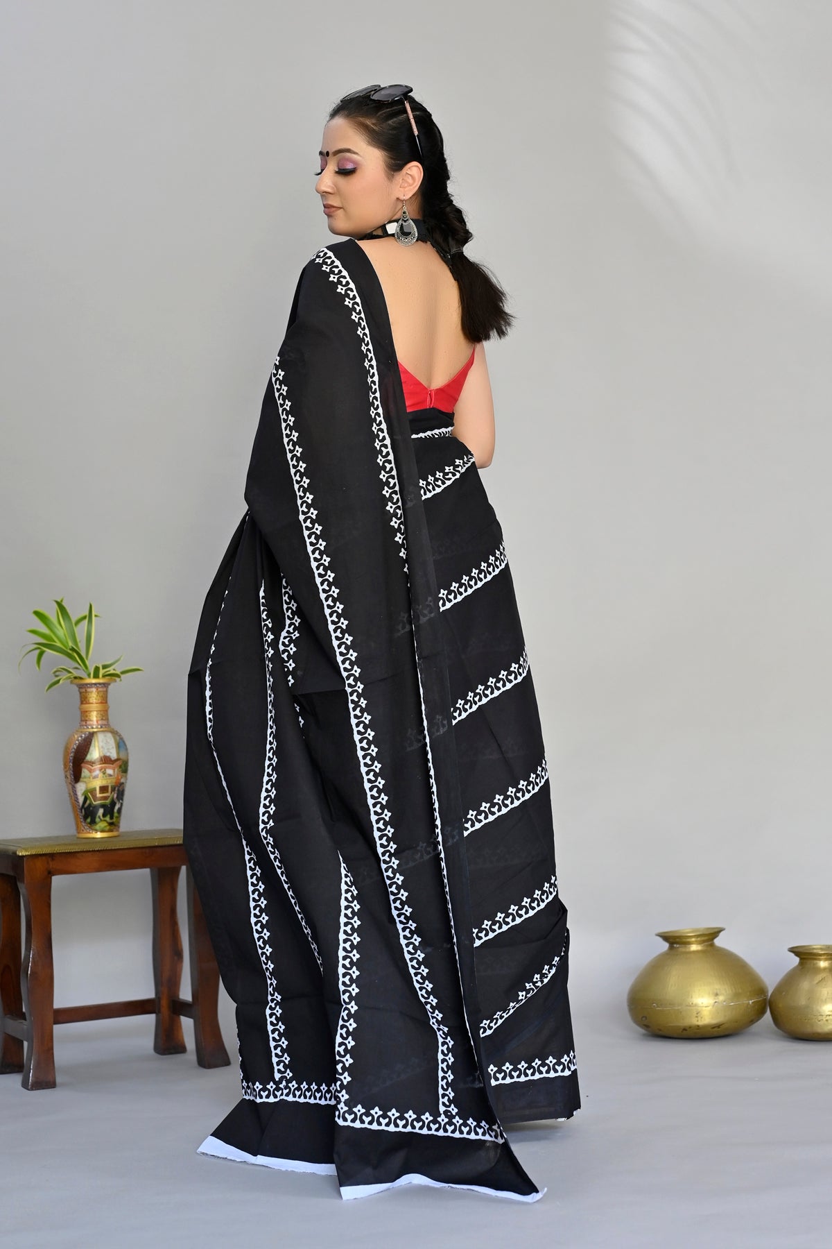 Shining Black Color Color Pure Cotton Lilen With Digital Printed Designer Saree