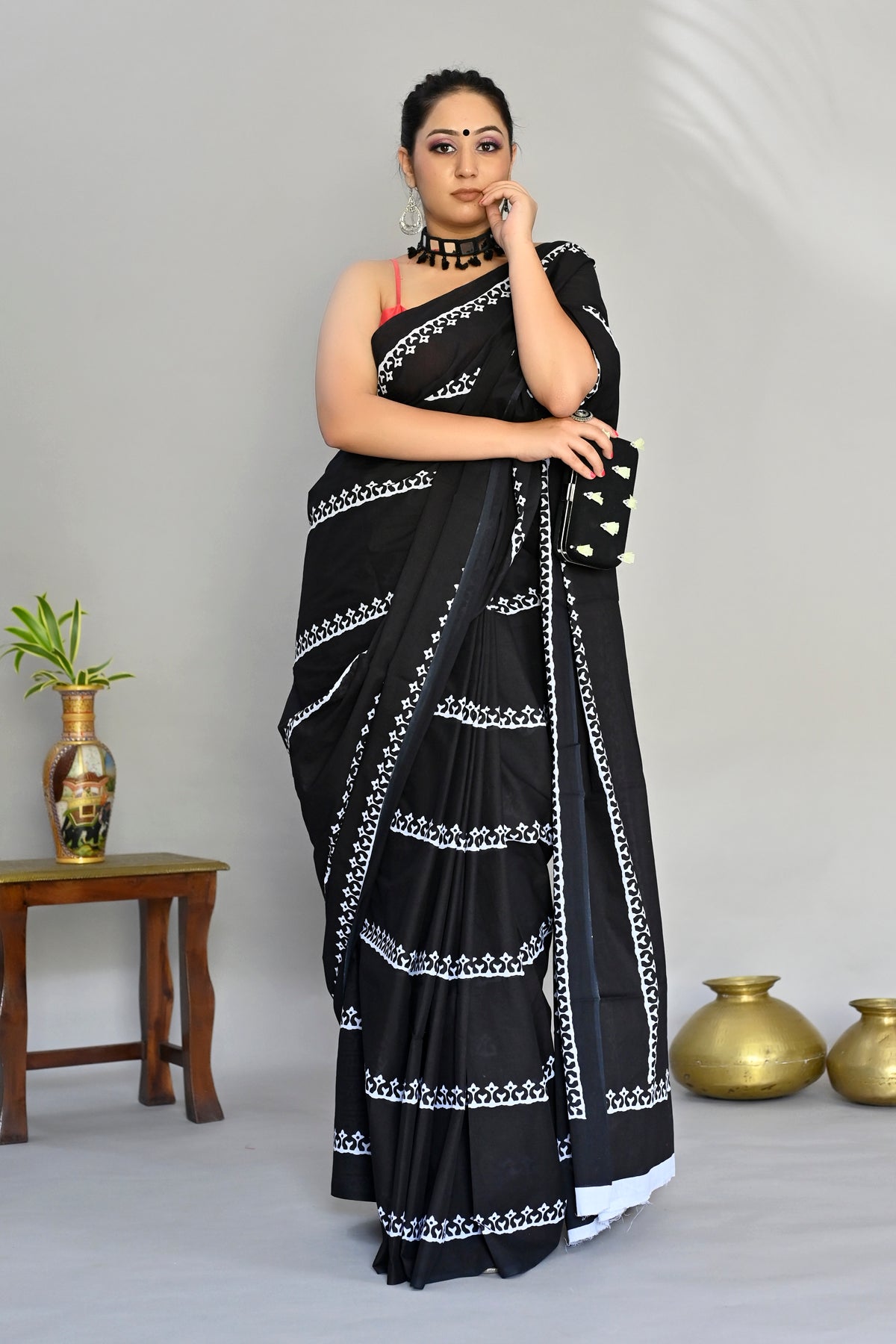 Shining Black Color Color Pure Cotton Lilen With Digital Printed Designer Saree