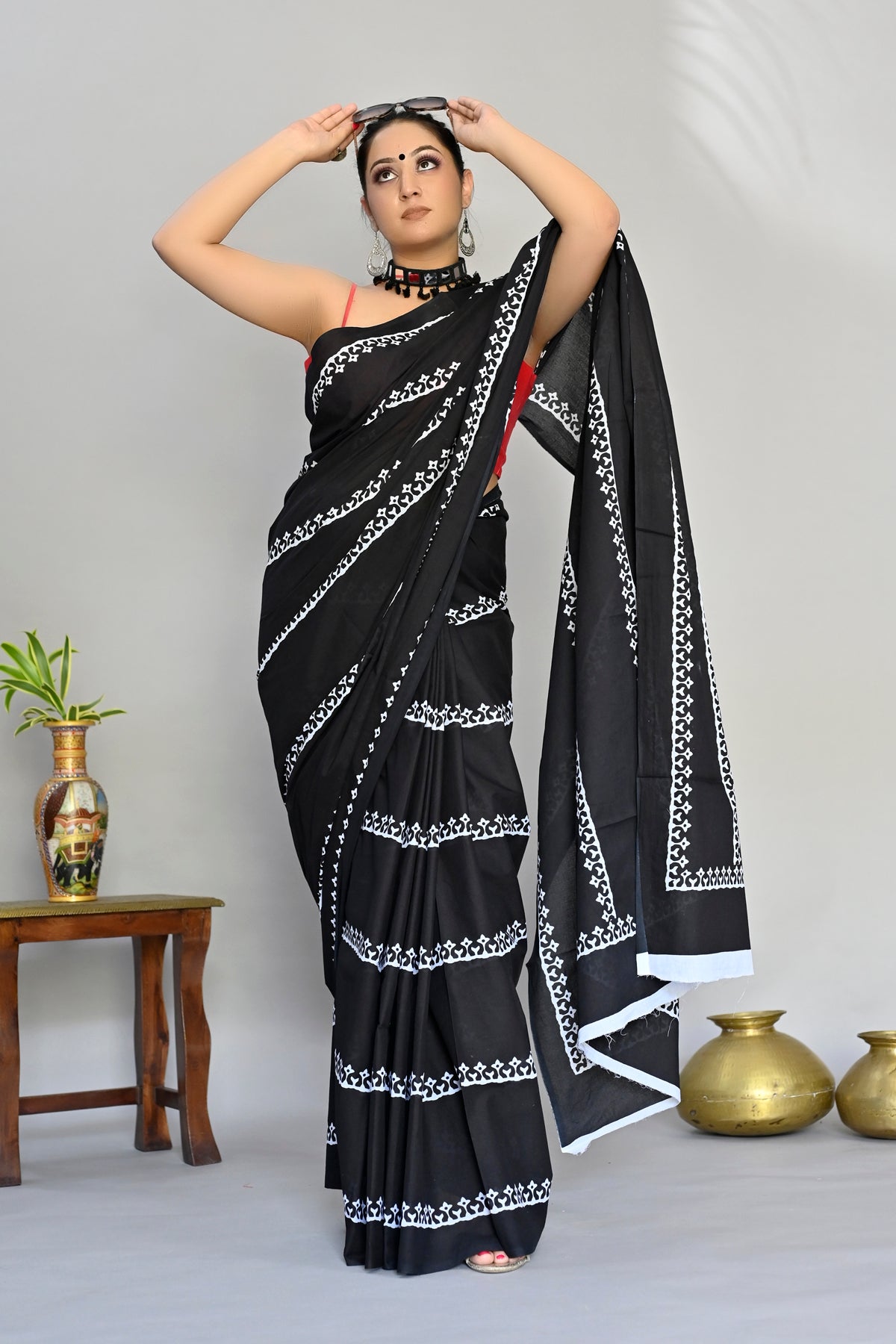 Shining Black Color Color Pure Cotton Lilen With Digital Printed Designer Saree