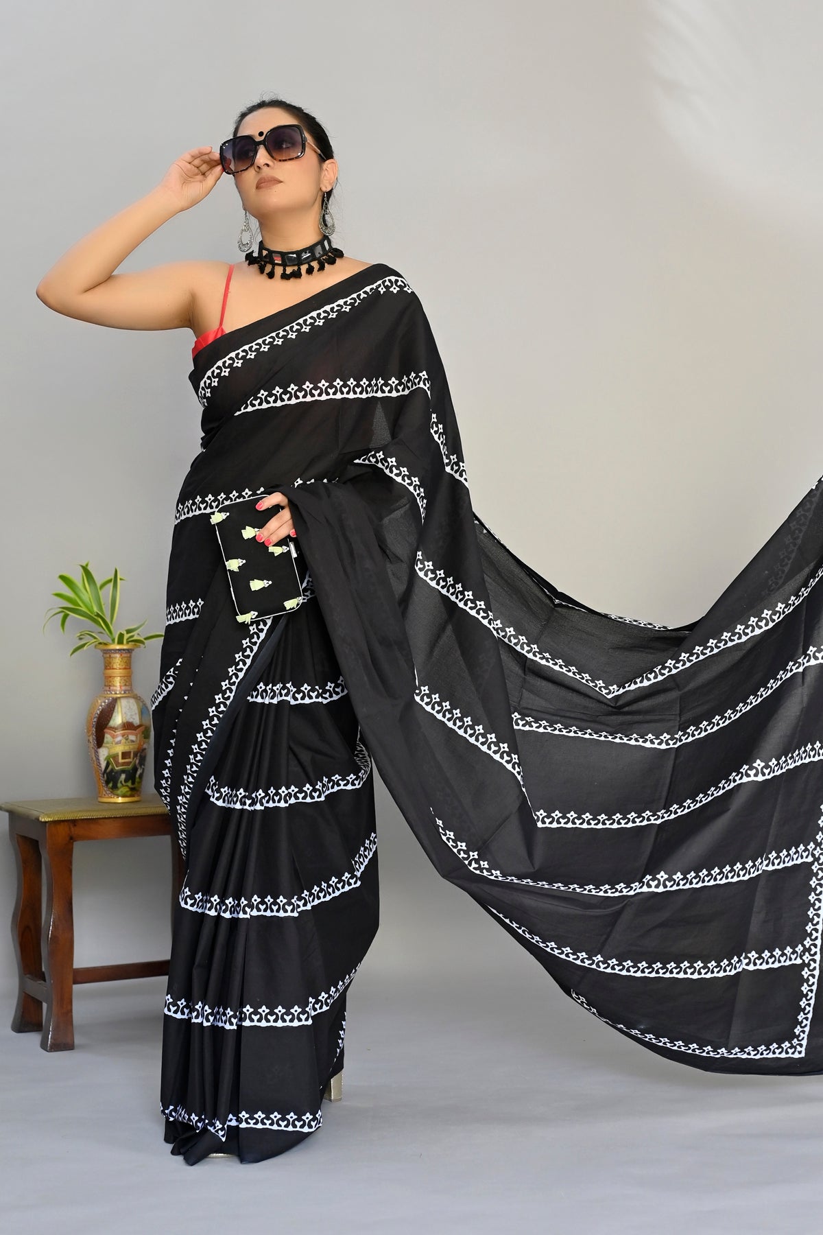 Shining Black Color Color Pure Cotton Lilen With Digital Printed Designer Saree