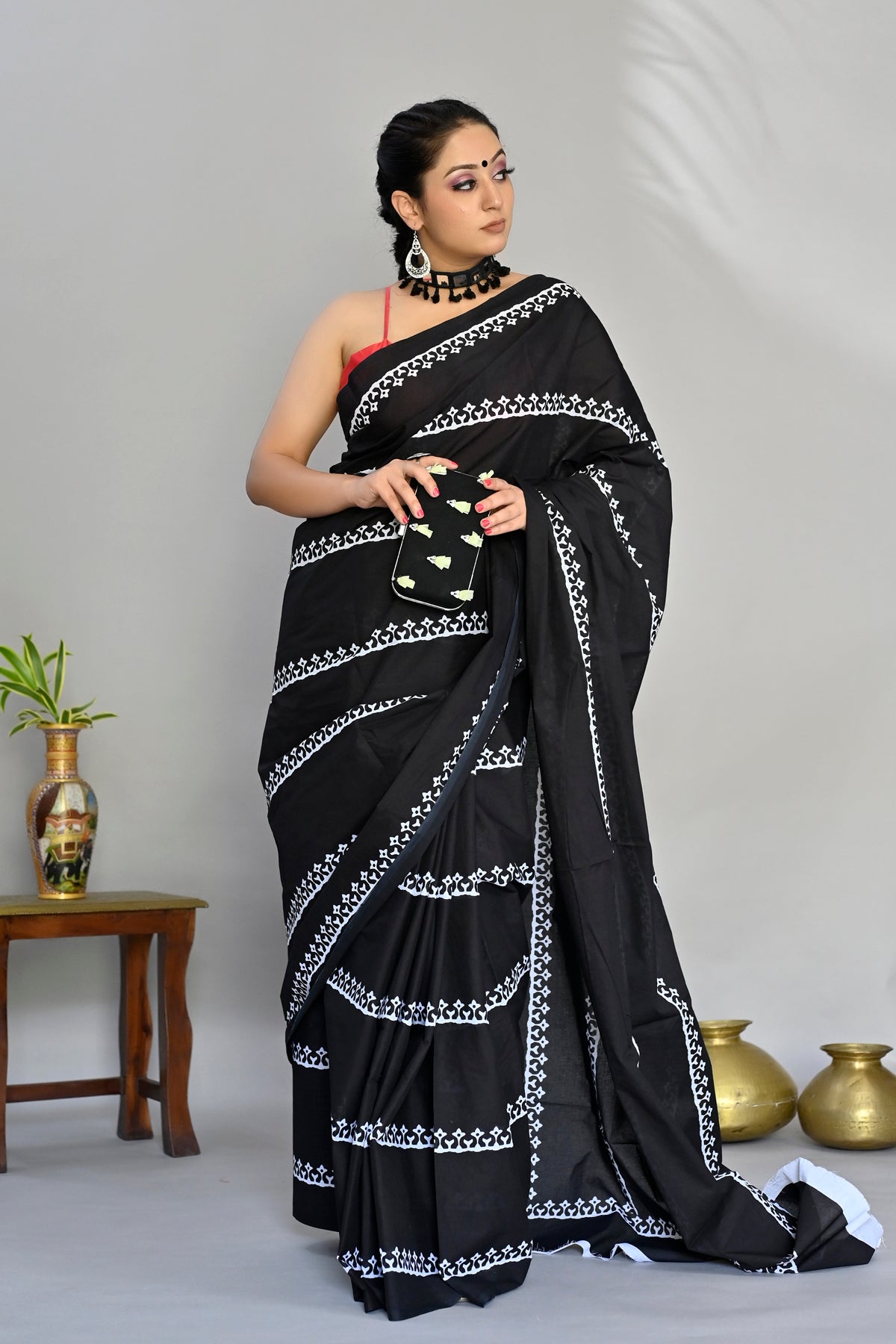 Shining Black Color Color Pure Cotton Lilen With Digital Printed Designer Saree