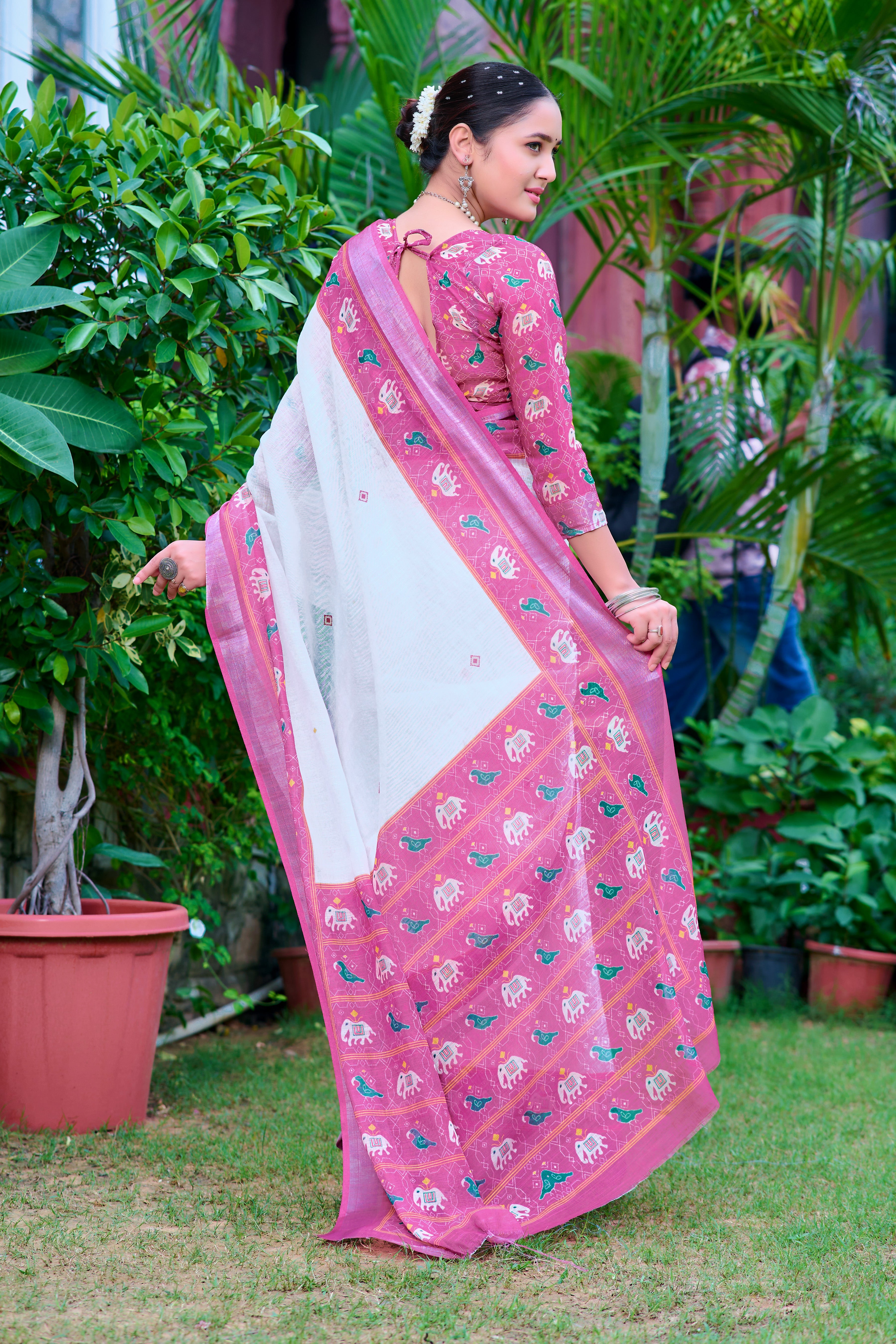 Innovative Pink And White Color Color Pure Cotton Lilen With Digital Printed Designer Saree