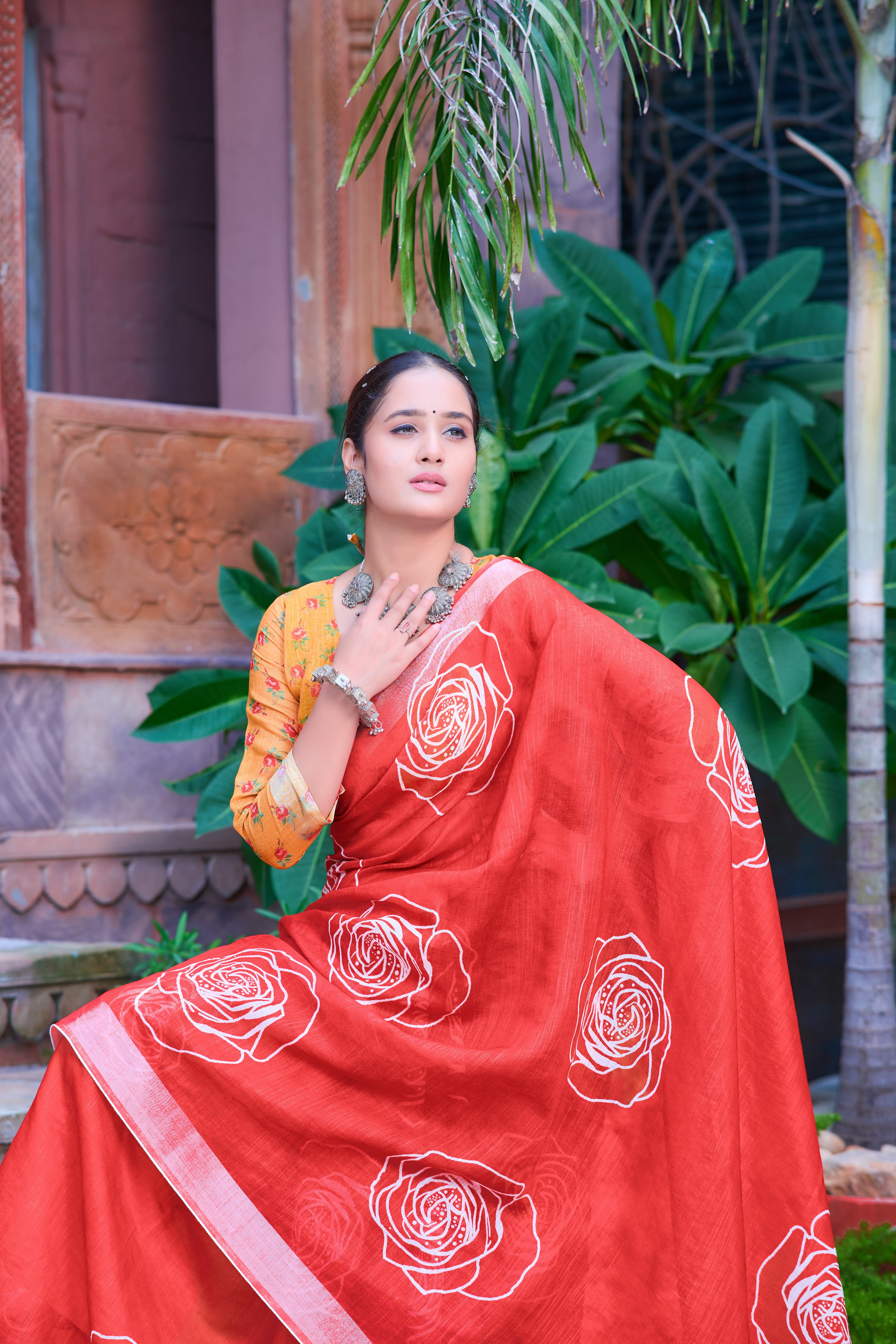 Trendy Red Color Color Pure Cotton Lilen With Digital Printed Designer Saree