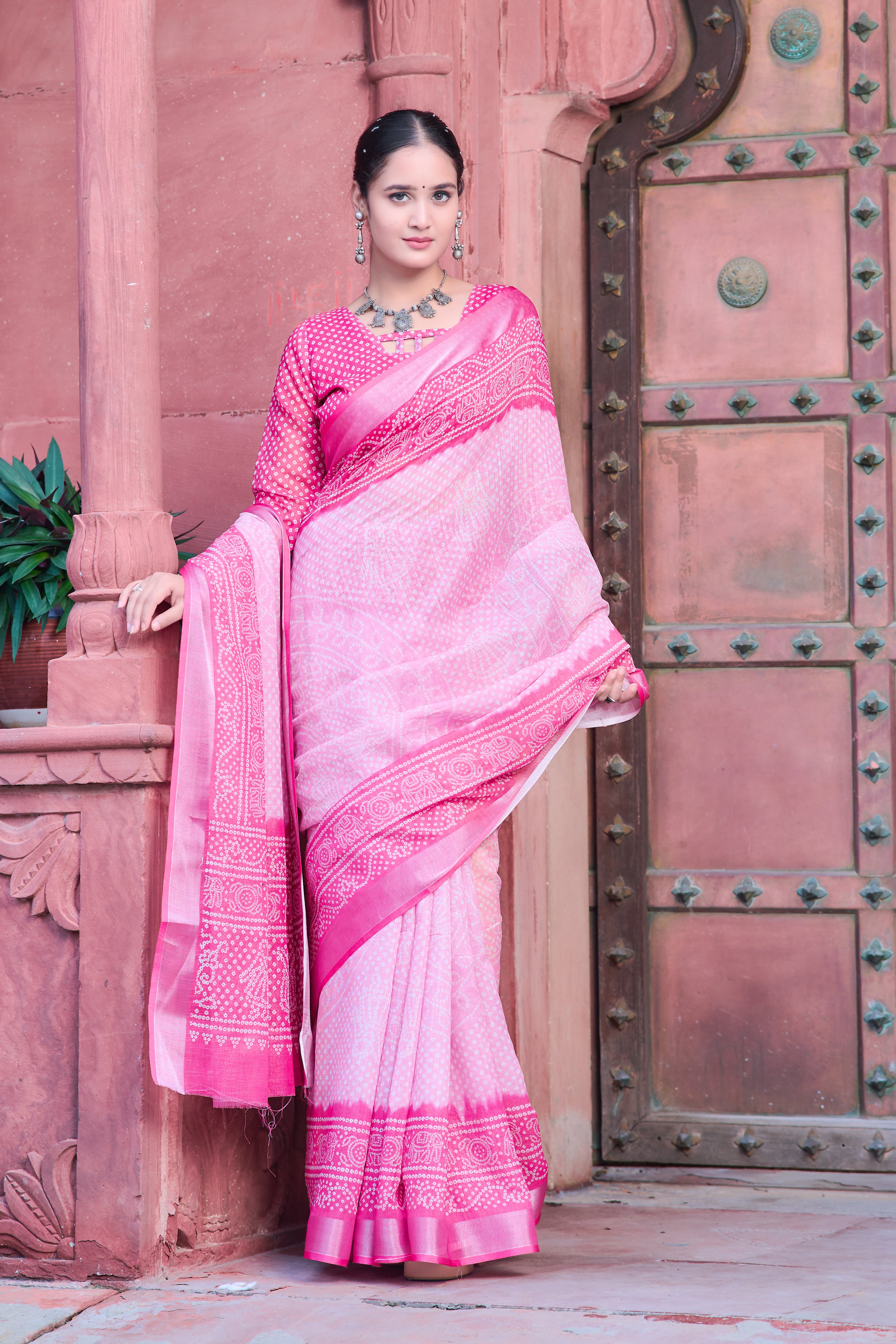 Stunning Pink Color Color Pure Cotton Lilen With Digital Printed Designer Saree