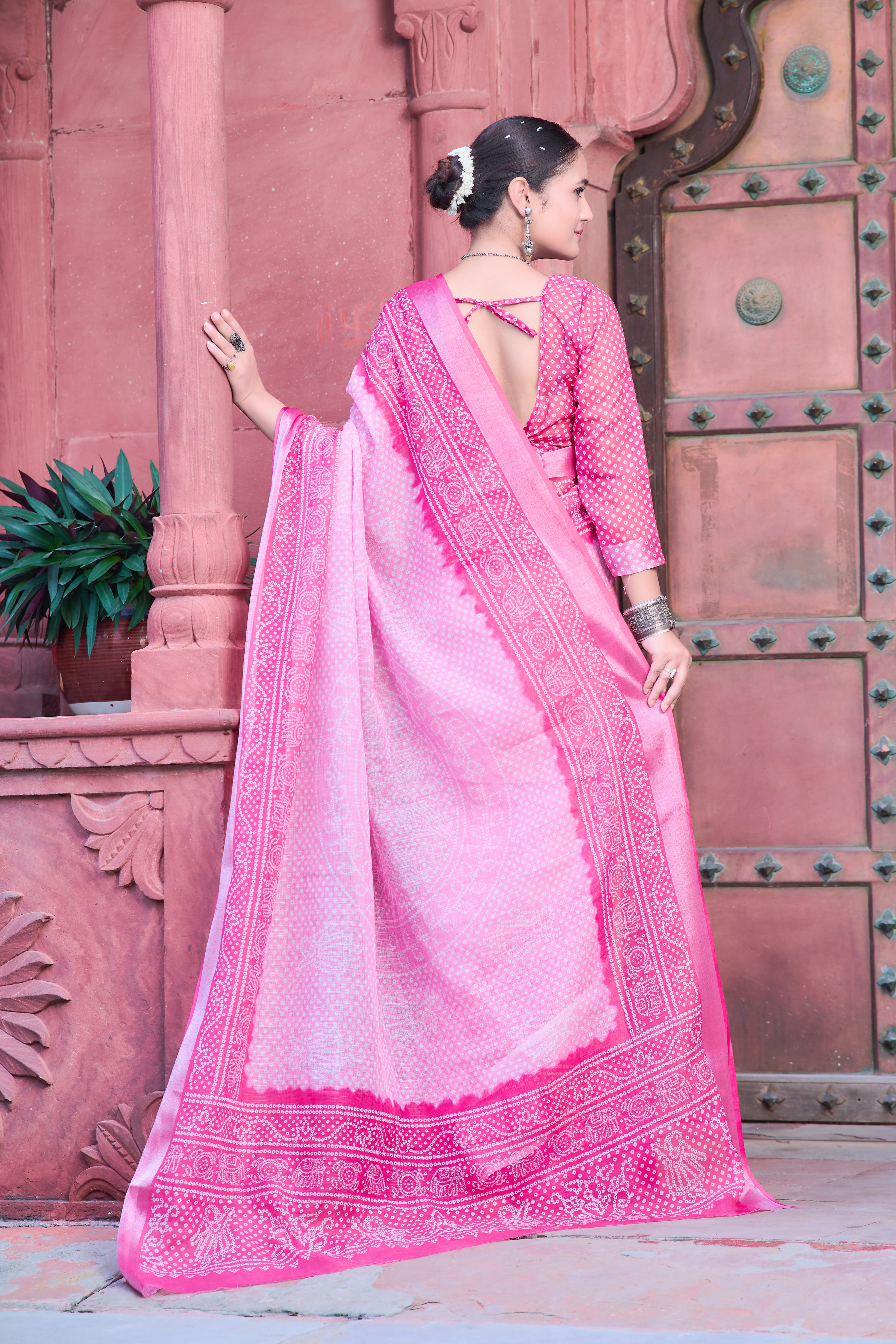 Stunning Pink Color Color Pure Cotton Lilen With Digital Printed Designer Saree