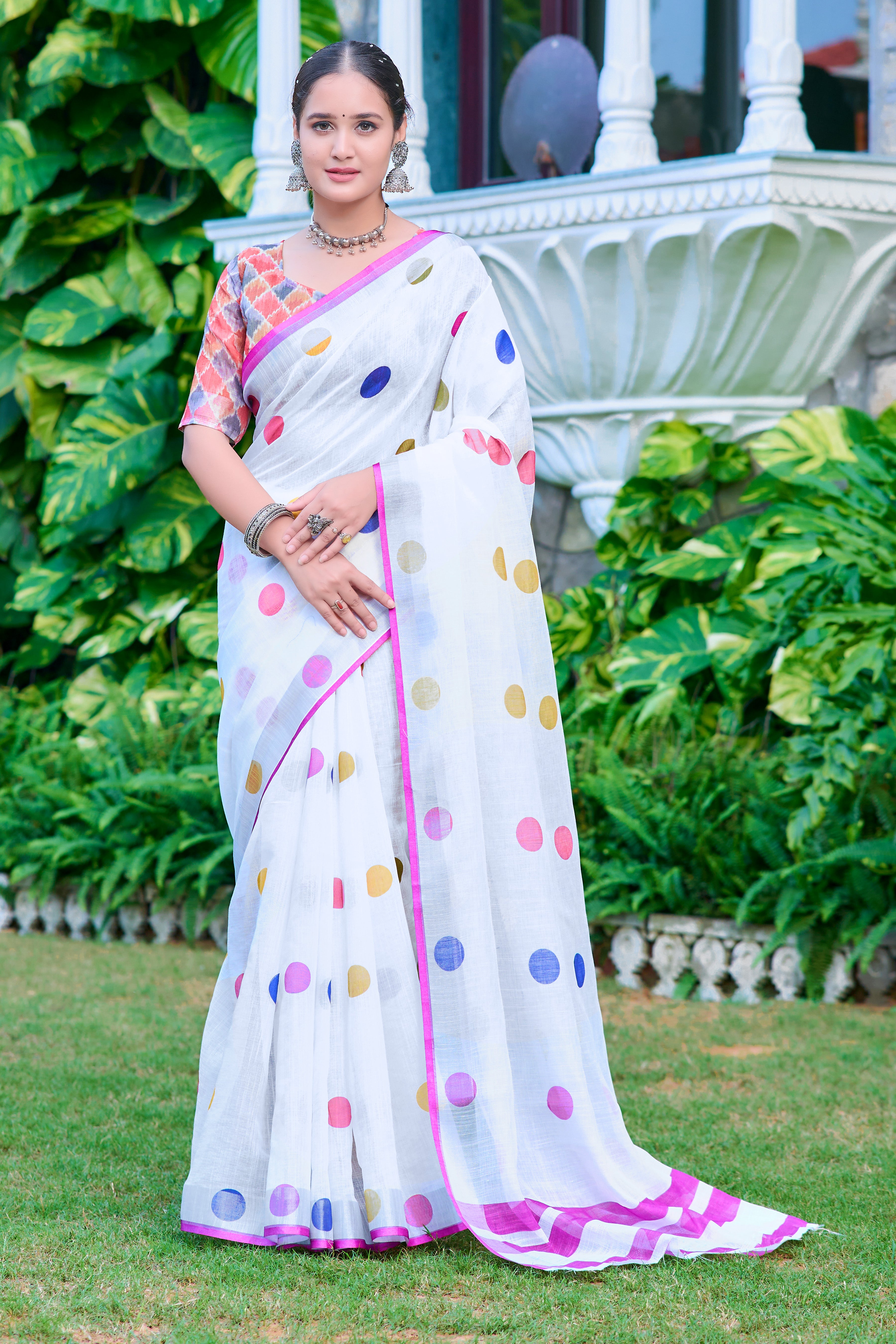 Classy White Color Color Pure Cotton Lilen With Digital Printed Designer Saree