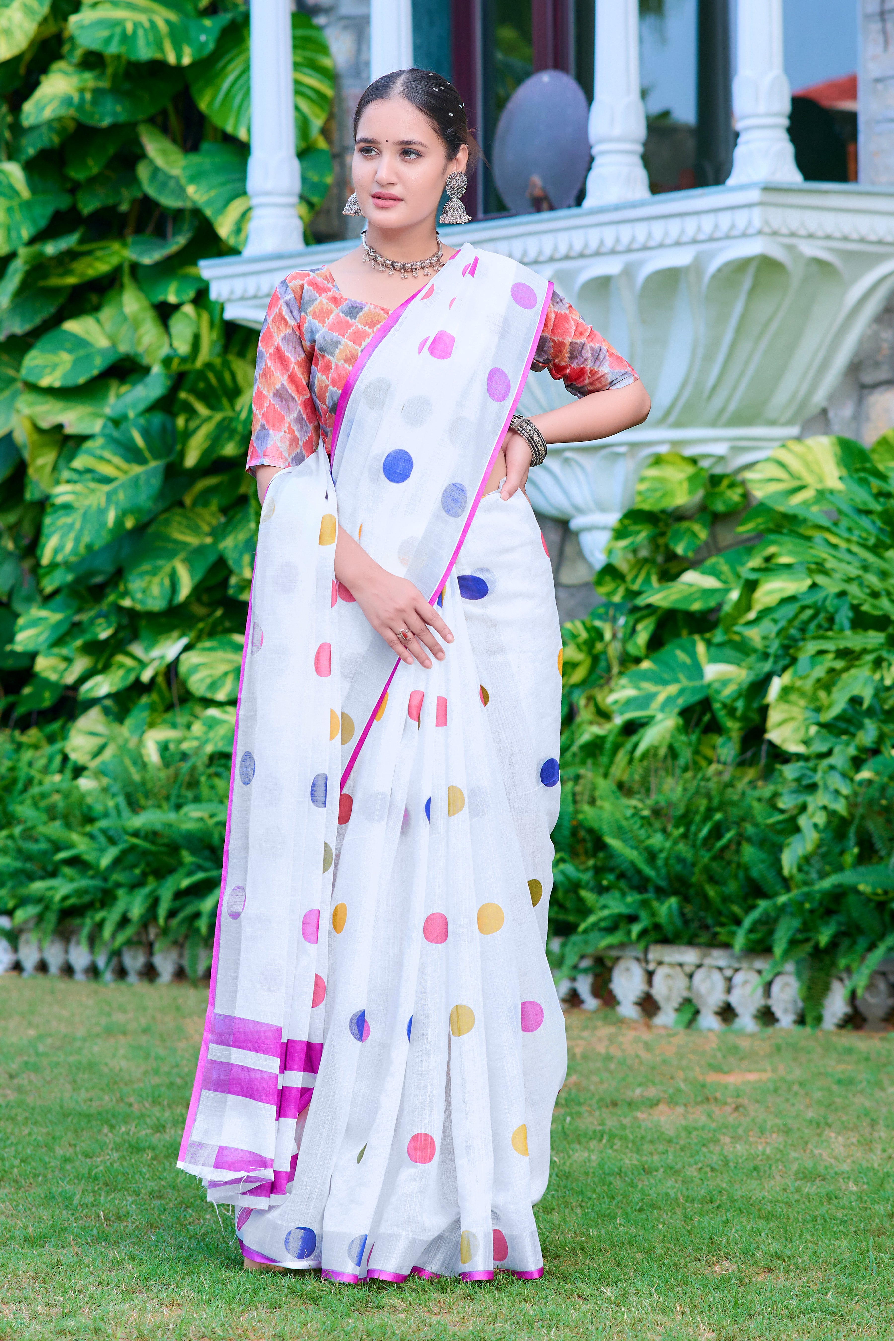 Classy White Color Color Pure Cotton Lilen With Digital Printed Designer Saree