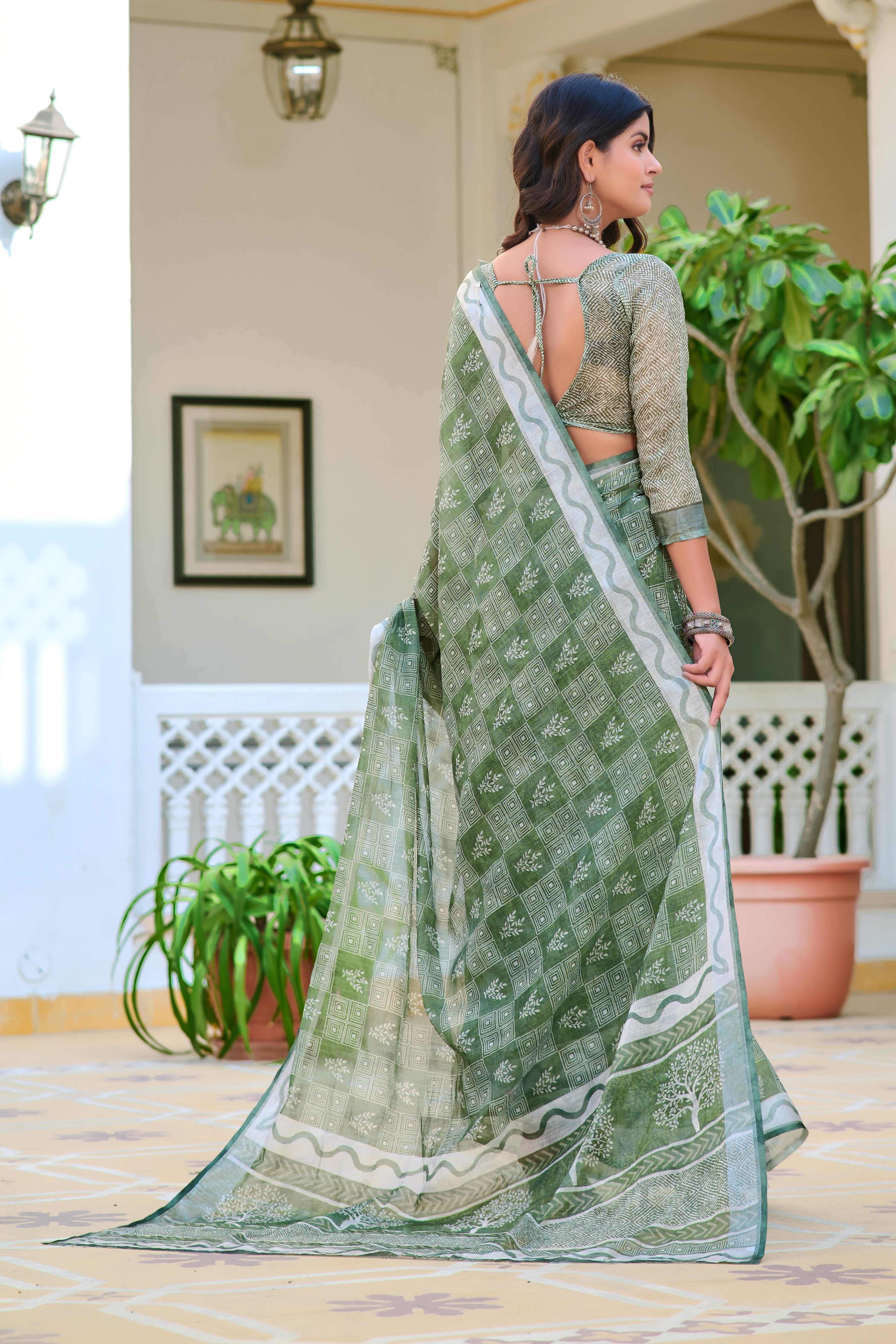 Luxuriant Mahendi Green Color Color Pure Cotton Lilen With Digital Printed Designer Saree