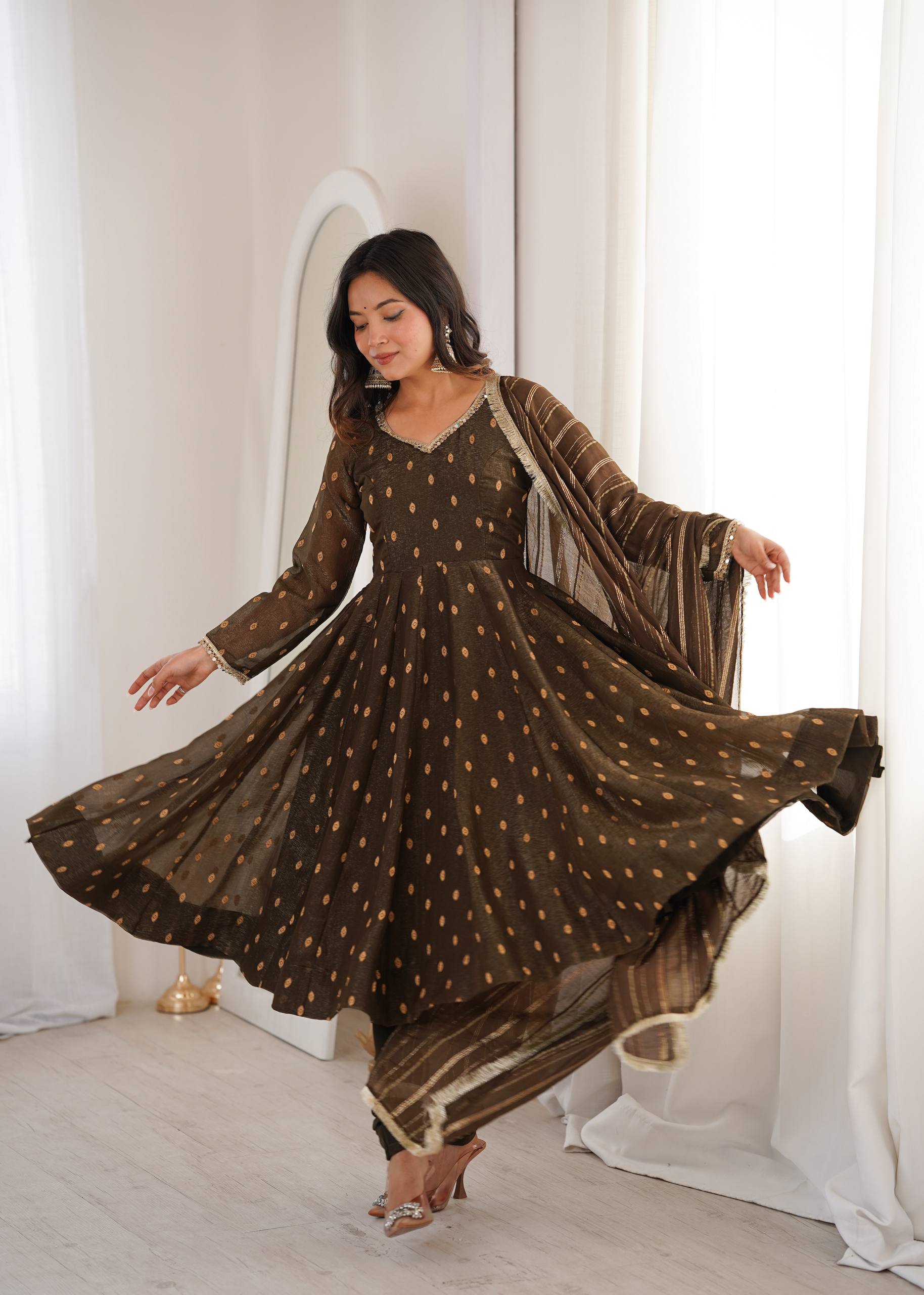 Arti Chauhan Green Color Heavy Crunchy Silk Anarkali Suit With Dupatta ...
