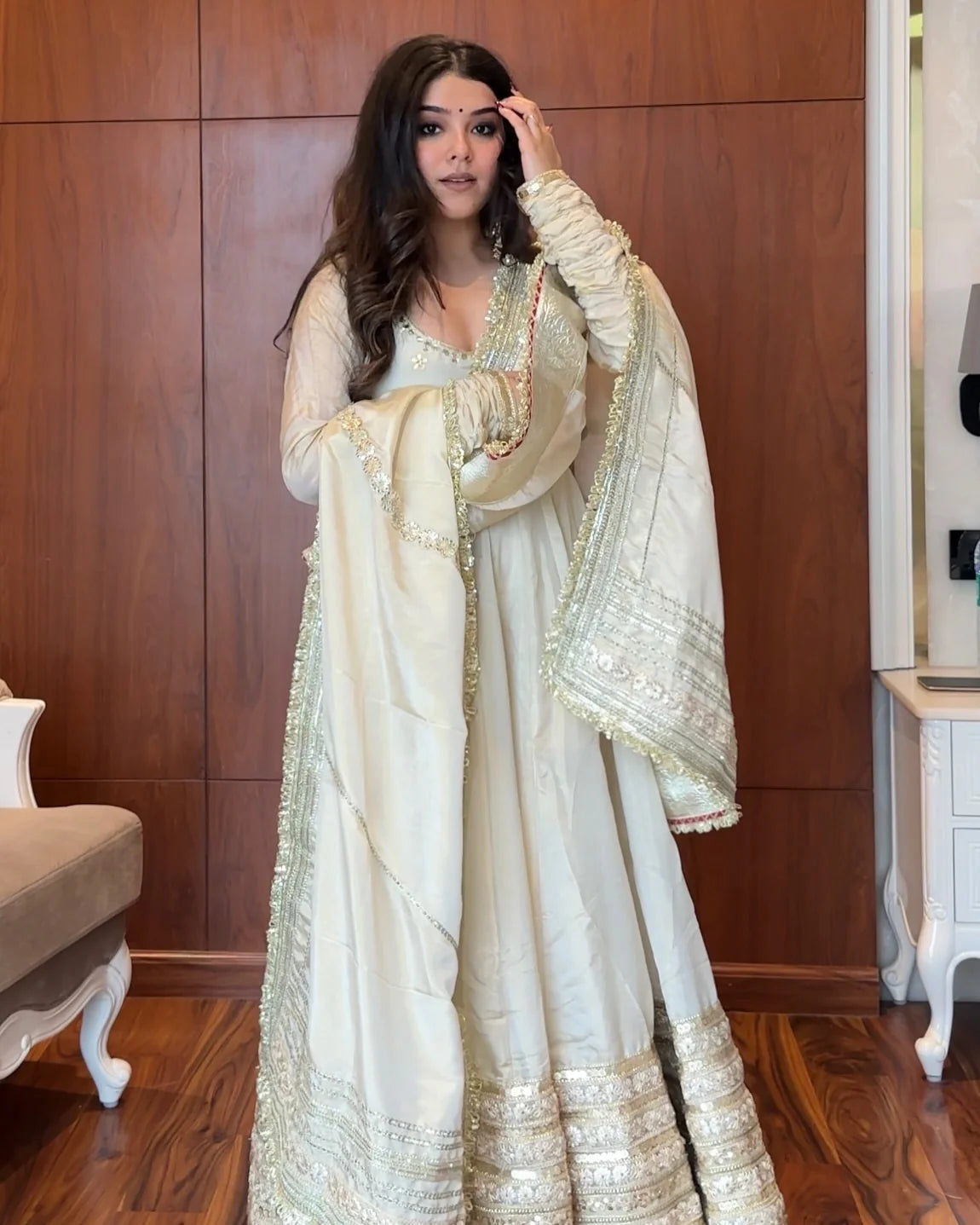 Beautiful Neha's Off White Colour Trending Anarkali Suit Set