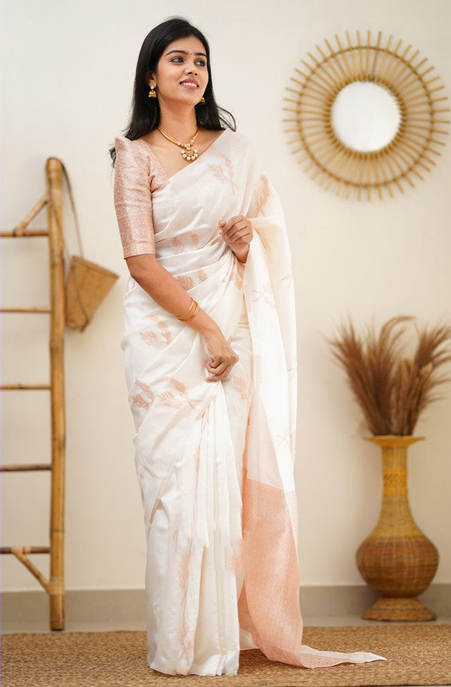 Good Looking White Color Heavy Pallu Design Saree