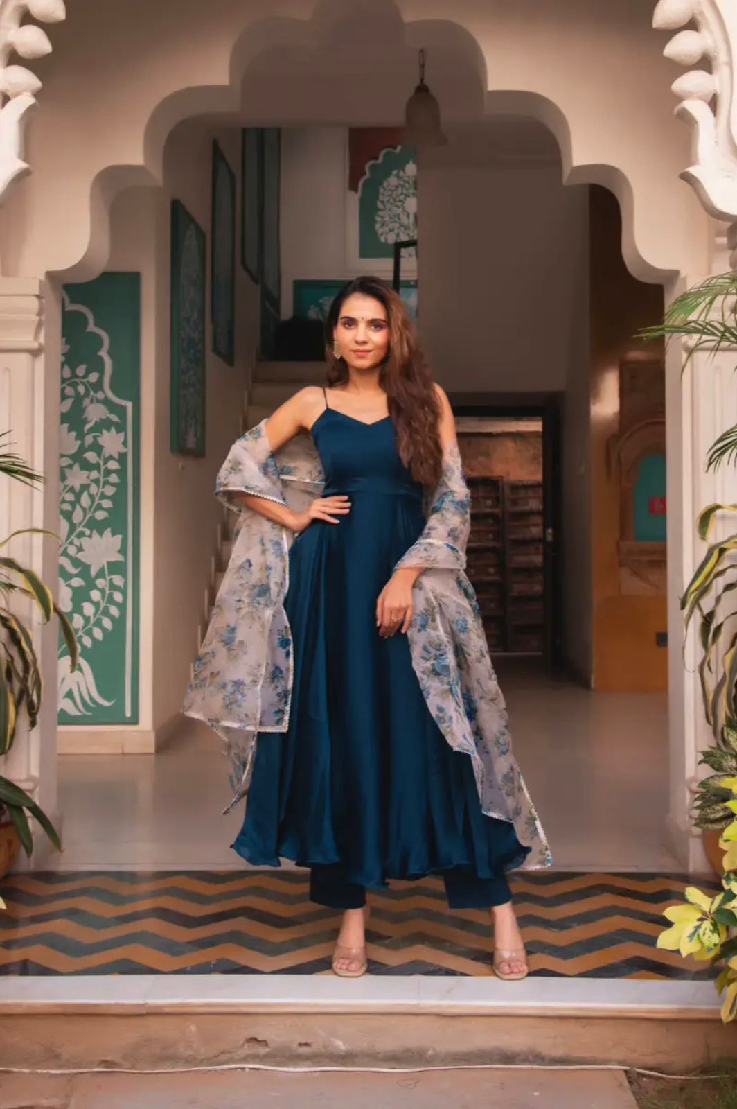 plain organza dress design DESIGN CODE: RP-20 Rendered on white organza frock Front and back plain which beautify the looks,Sleeves Embroidered,dupatta organza fully embroidered ,Along with Attal inner grip trouser Get your Now @wearagainofficial . Shop