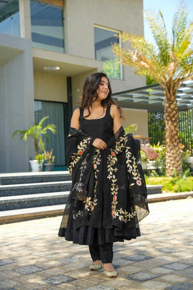 Gorgeous Plain Black Anarkali Gown With Organza Dupatta