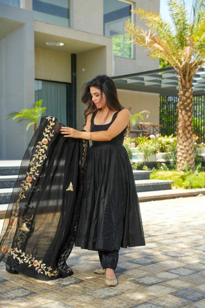 Gorgeous Plain Black Anarkali Gown With Organza Dupatta