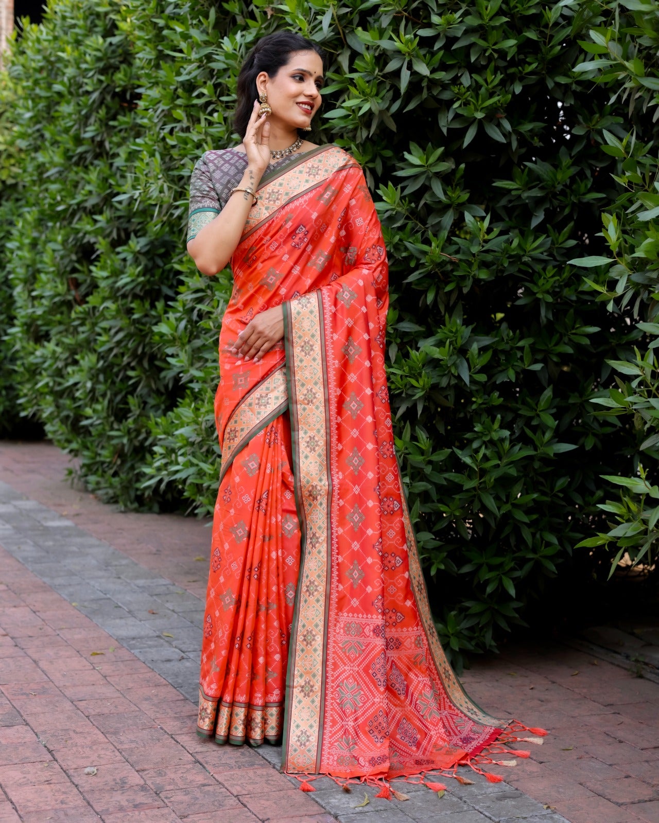 Dazzling Patola Silk Red Color Kanchi Border Saree