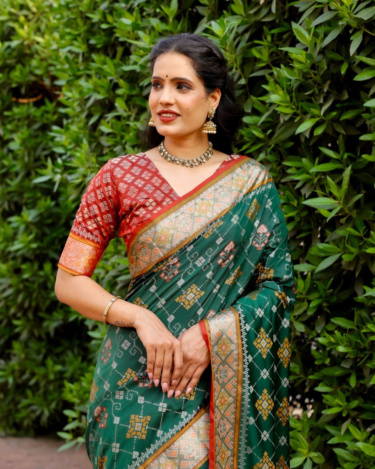 Dazzling Patola Silk Green Color Kanchi Border Saree