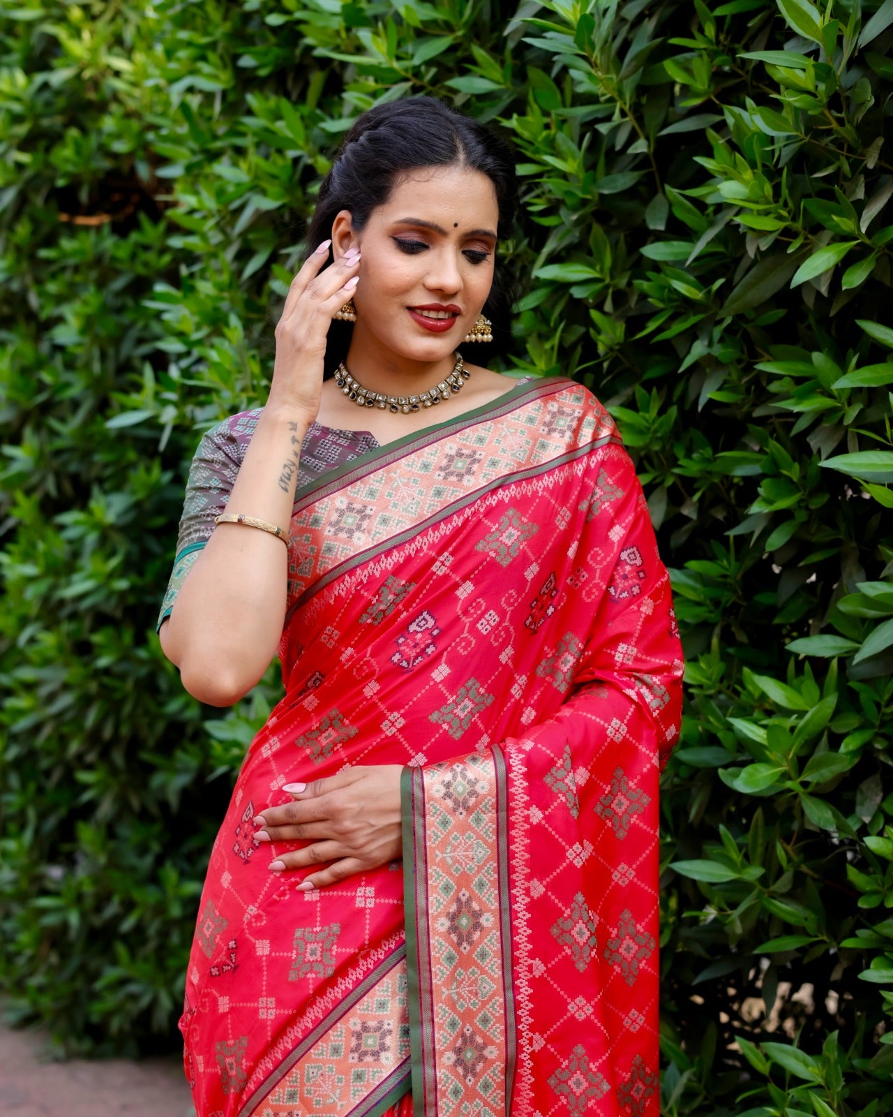 Dazzling Patola Silk Pink Color Kanchi Border Saree