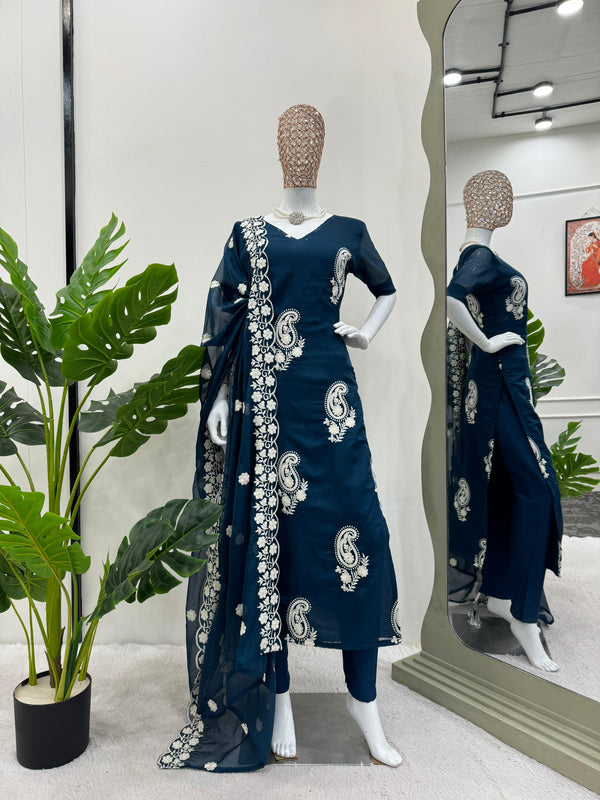 Delightful Thread Work Navy Blue Color Kurti Set With Dupatta