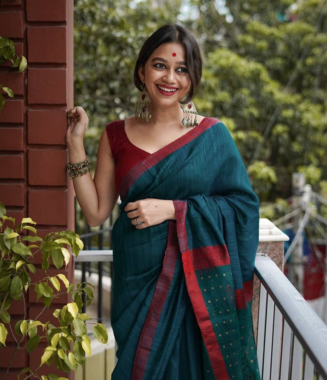 Marvelous Dark Green With Red Woven Border Saree